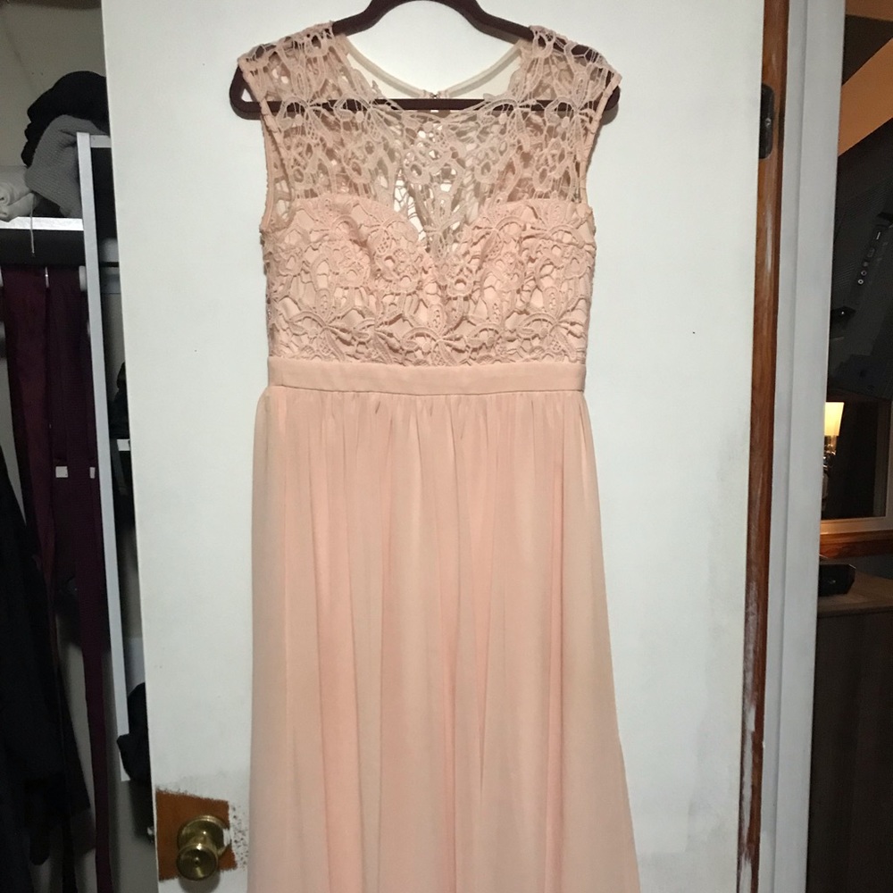 Sleveless long pink dress with lace and mesh top
